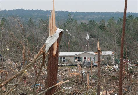 Tornadoes ravage Mississippi, Alabama overnight